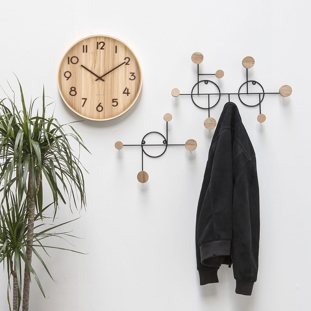 Karlsson | Wanduhr aus hellem Eichenholz, 40 cm