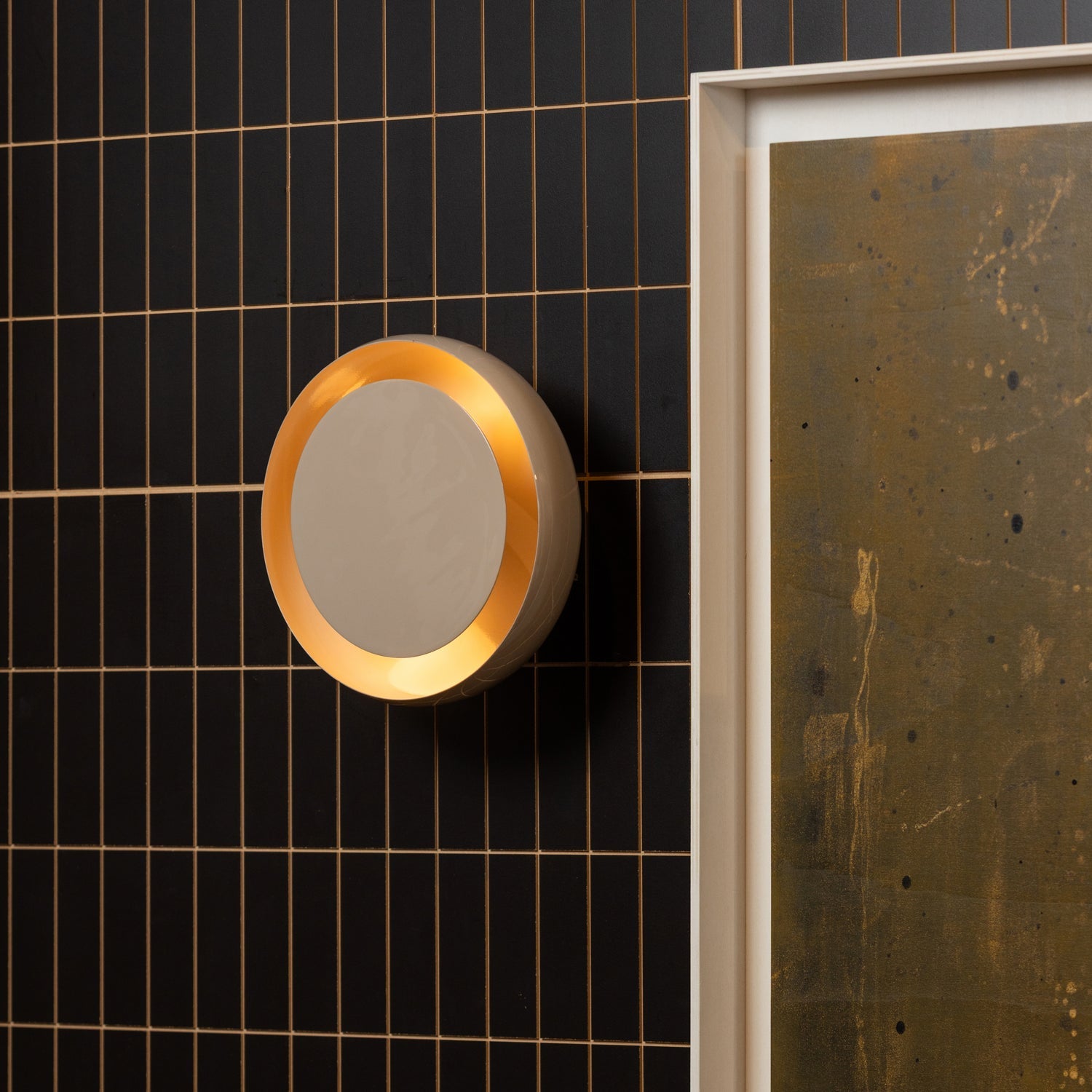 Woood Gloomy Wandlamp rond metaal zand