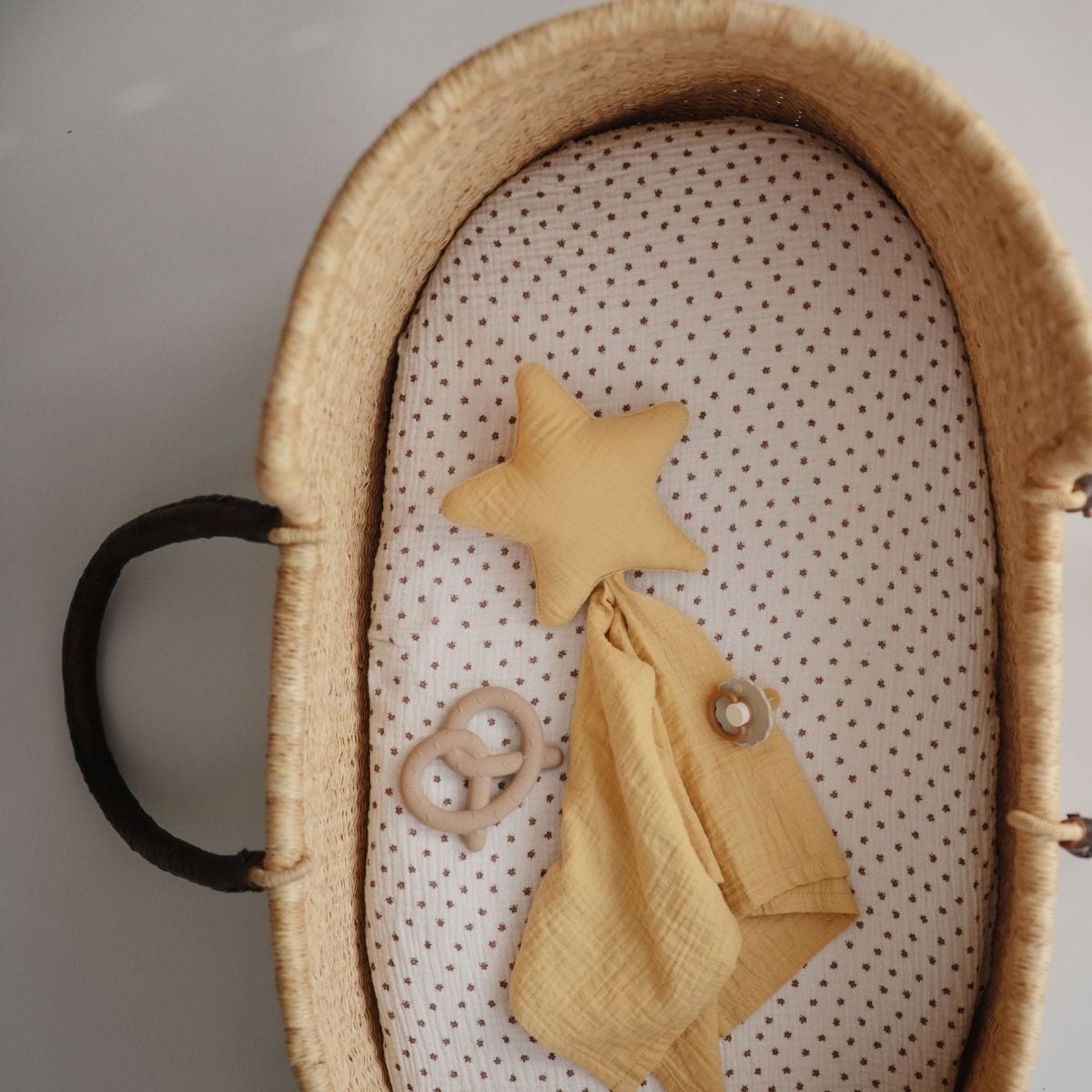 Mushie | Bijtspeeltje pretzel