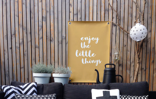 VM | Tuinposter geel wit enjoy the little things
