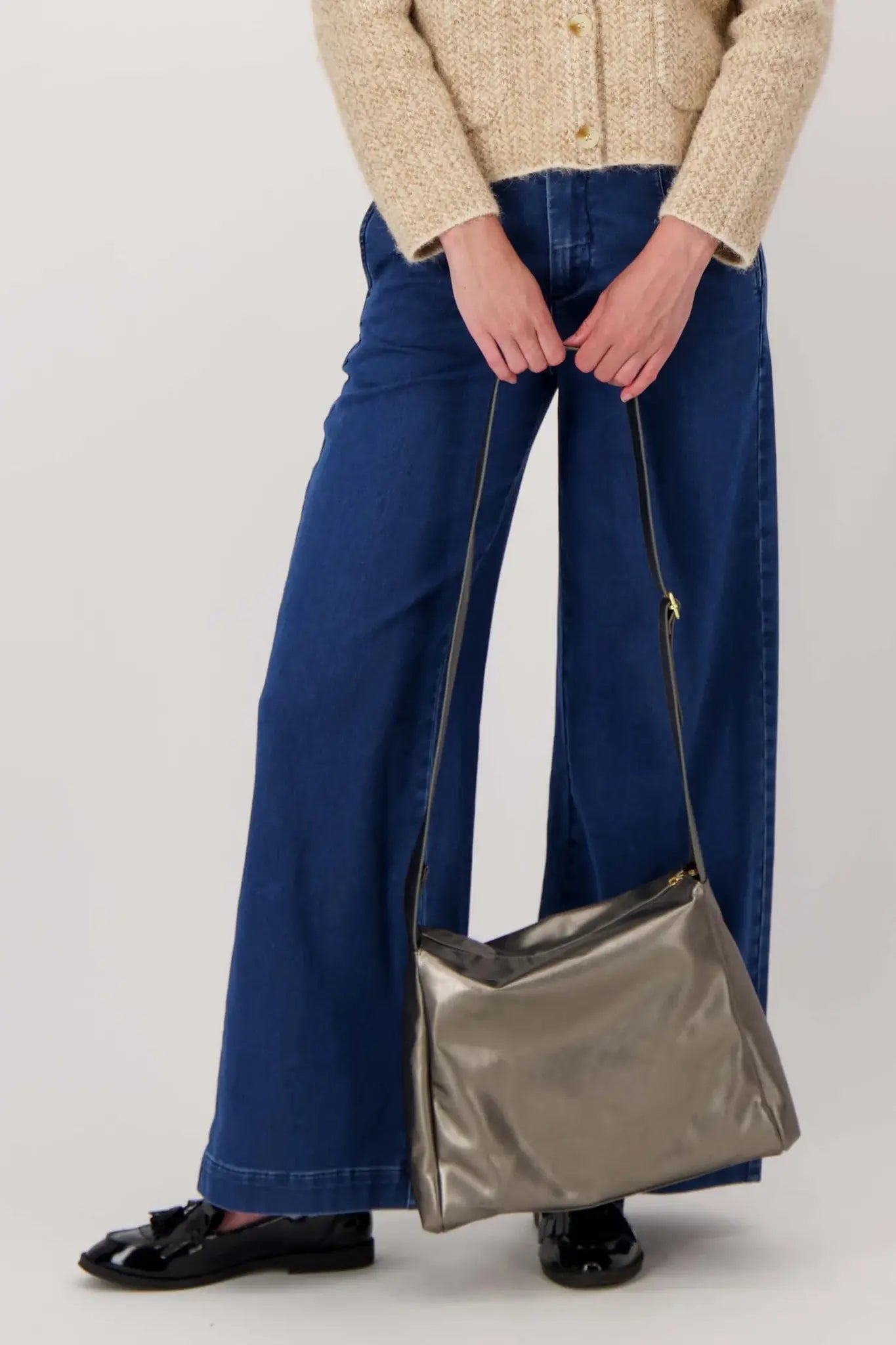 Zusss | Schoudertas met brede band metalic zilver