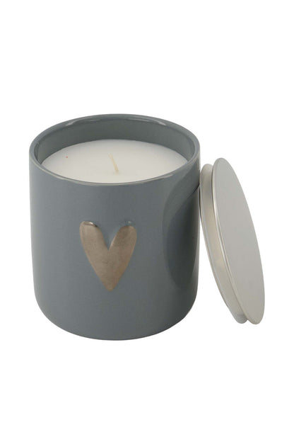 Zusss | Duftkerze aus Keramik, silberfarbenes Herz, graublau