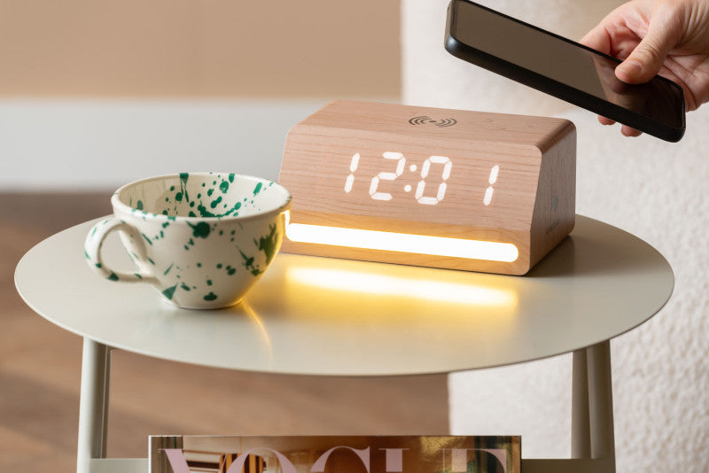 Karlsson Wekker Retro met licht-LED Donker hout