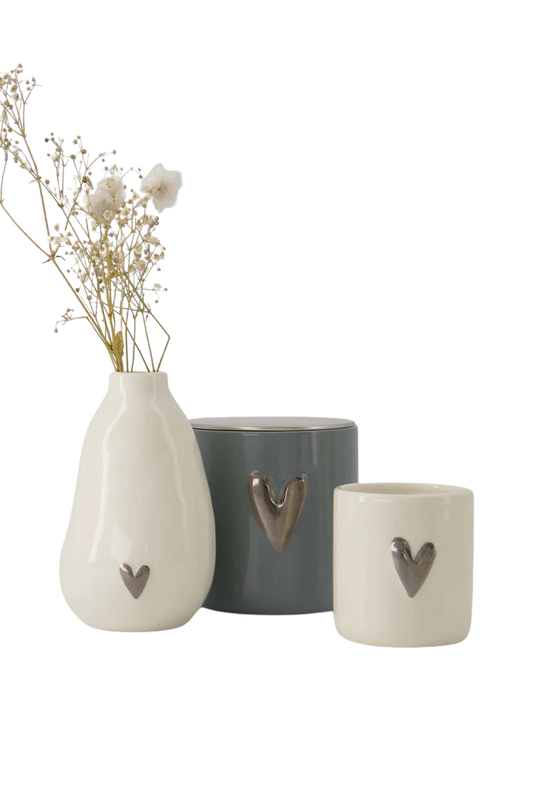 Zusss | Duftkerze aus Keramik, silberfarbenes Herz, graublau