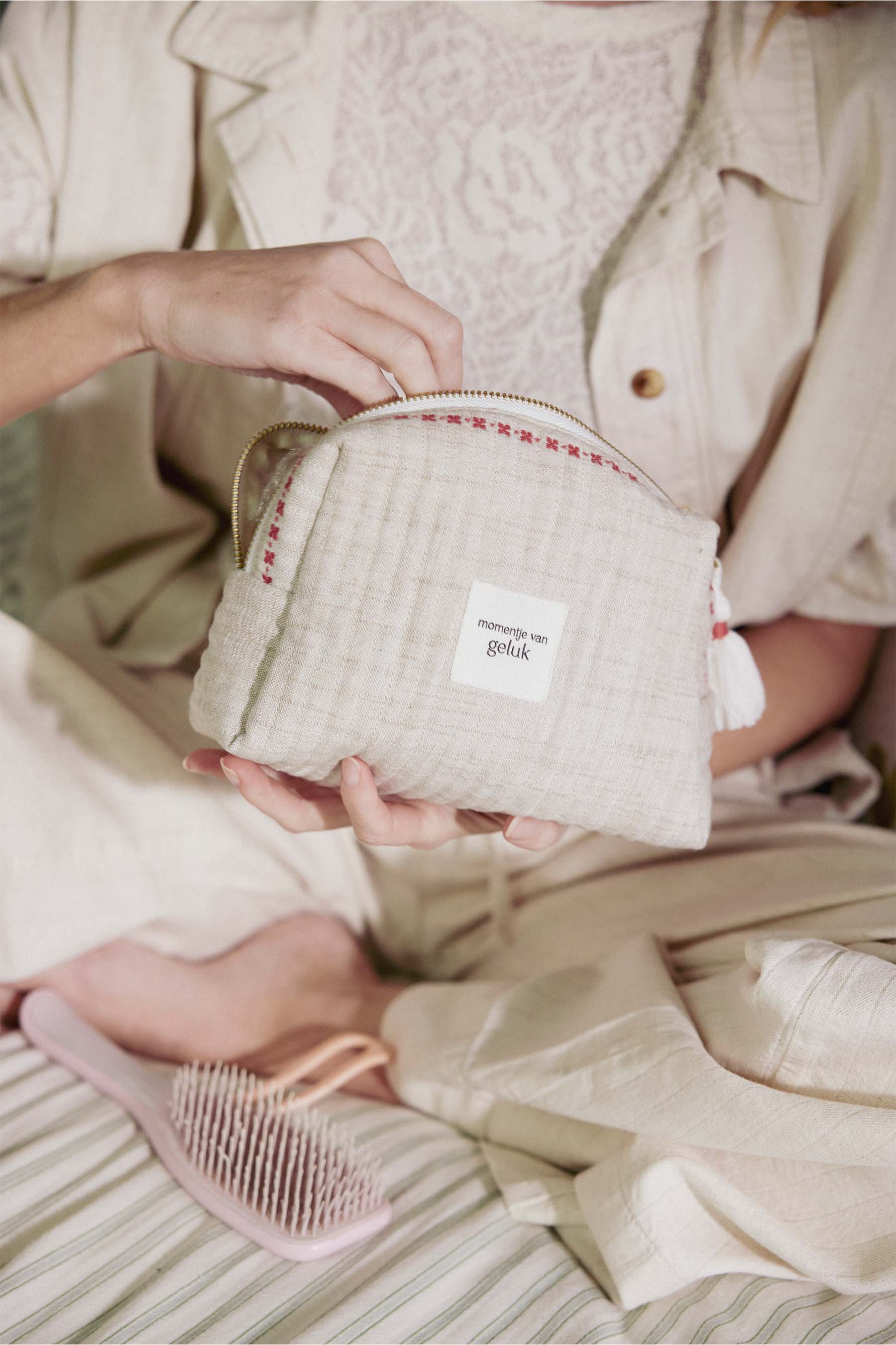 Zusss | Toilettas momentje van geluk off white / rood