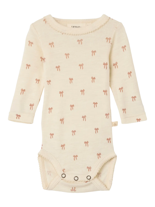 Lil Atelier | Strampler mit Nalu-Wollschleifen 