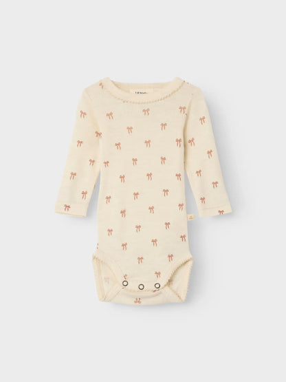 Lil Atelier | Strampler mit Nalu-Wollschleifen 