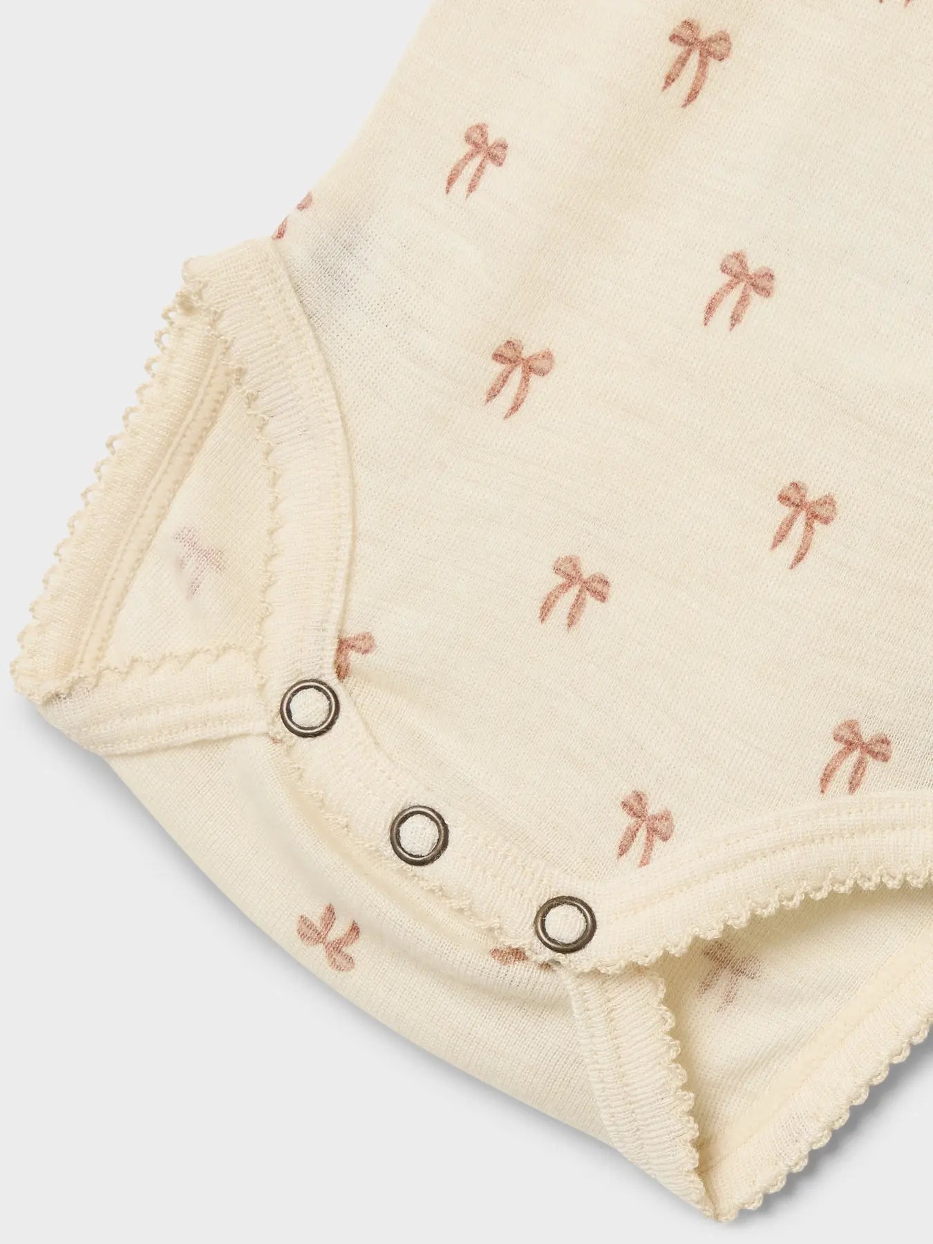 Lil Atelier | Strampler mit Nalu-Wollschleifen 