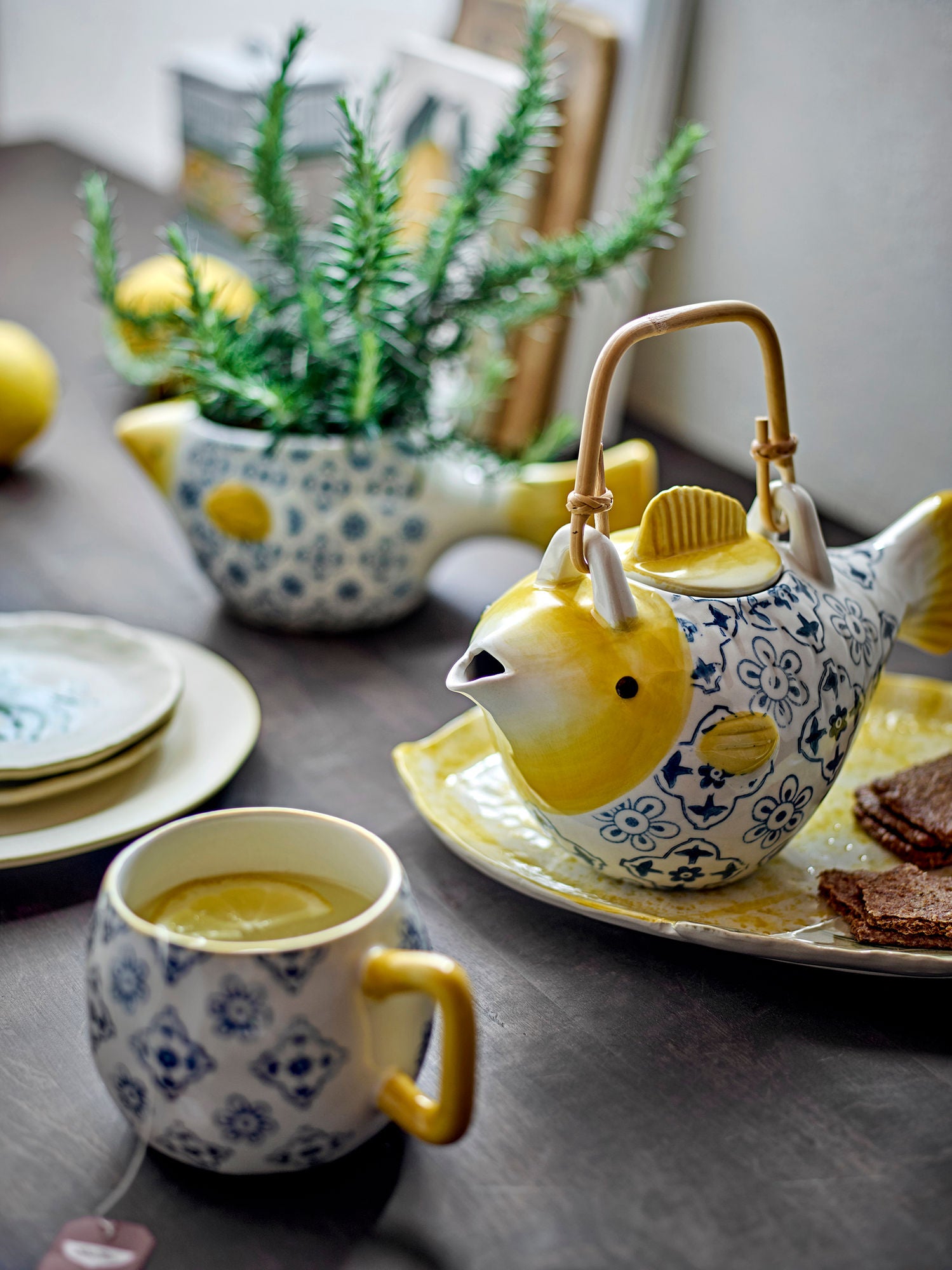 Bloomingville Wrenne Theepot Vis Blauw Geel