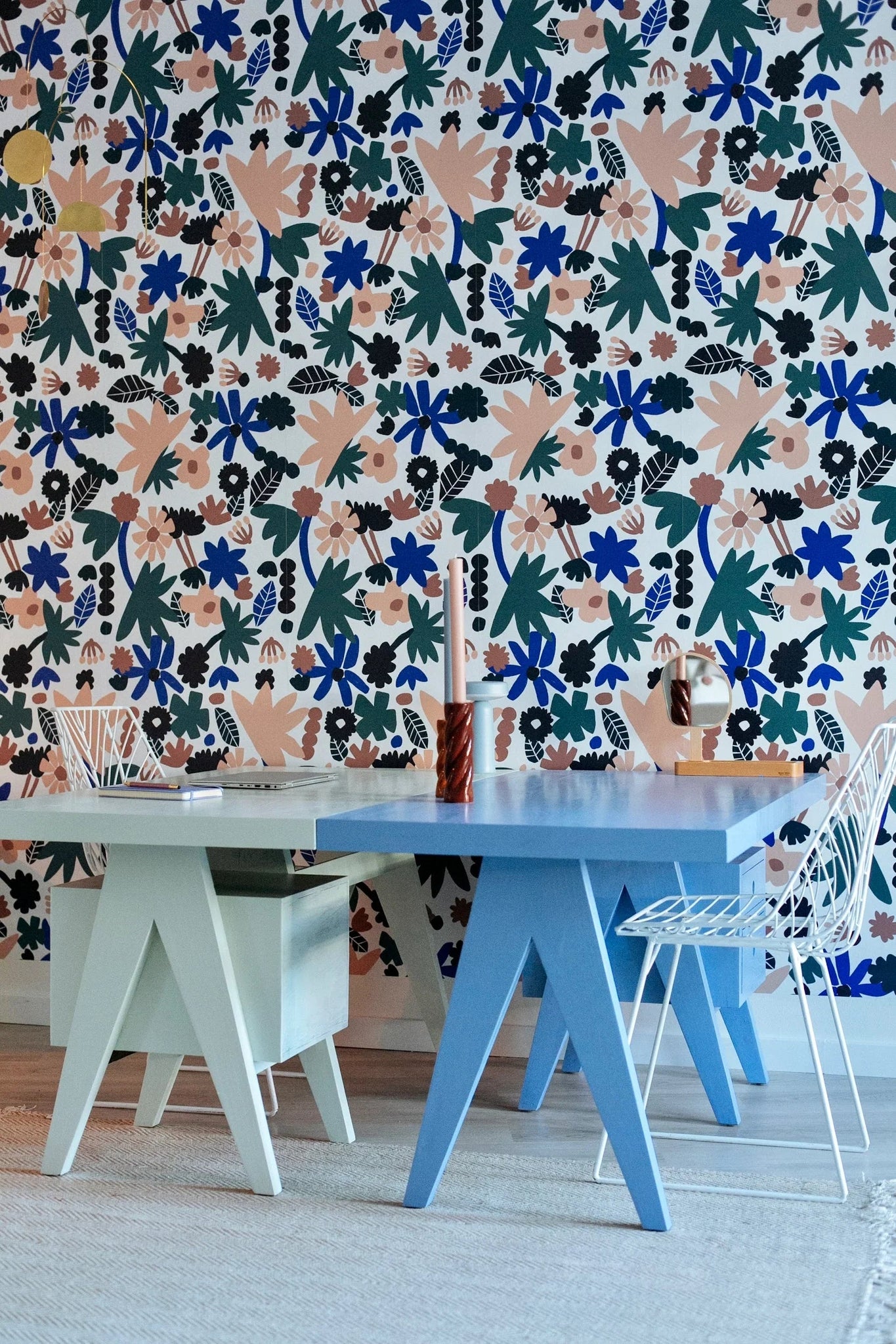 Behang Meet Me at the Wall -  Flowerplay Light - Natural Noord