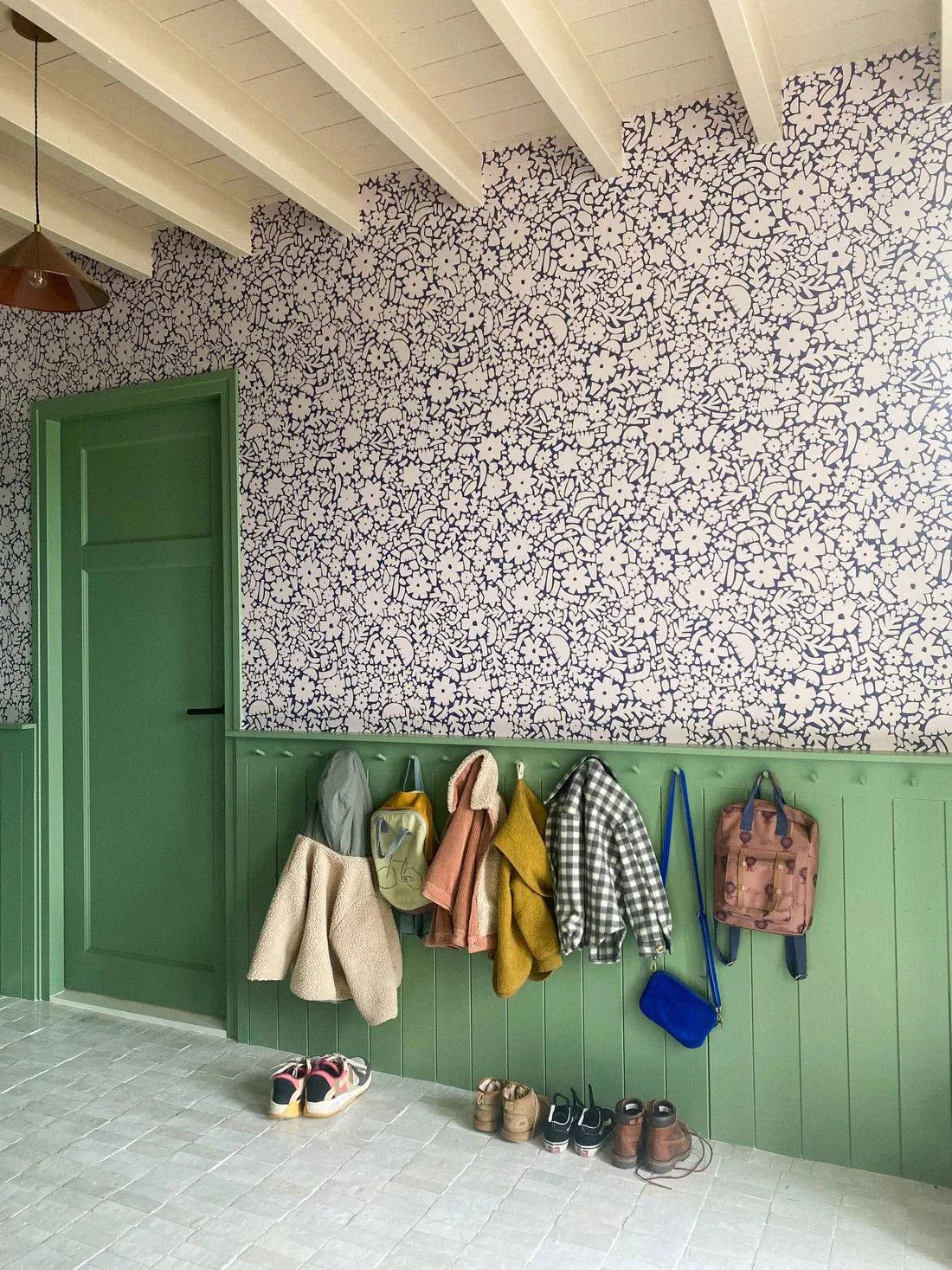 Behang Meet Me at the Wall - Flowerfield Blue - Naturel Noord 270cm