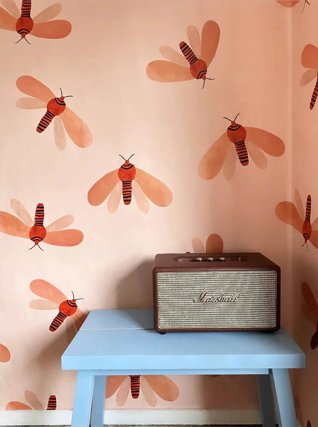 Meet Me at the Wall Behang Moth Natural | Aniek Bartels 320x50cm