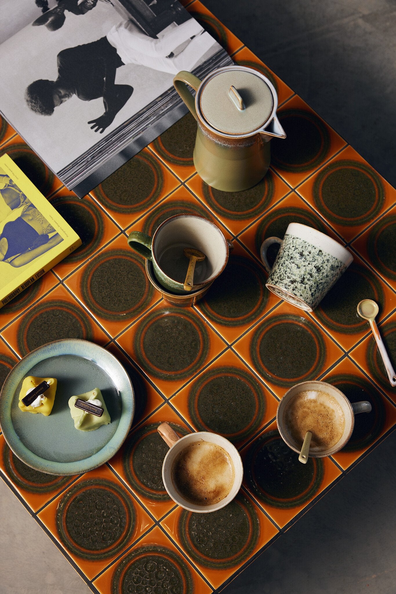 HK Living | 70's servies cappuccinomok Hail