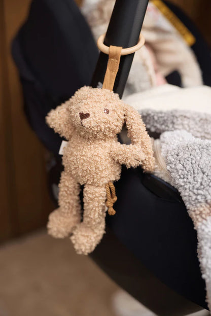 Jollein | Hasen-Wagenaufhänger am Flussufer