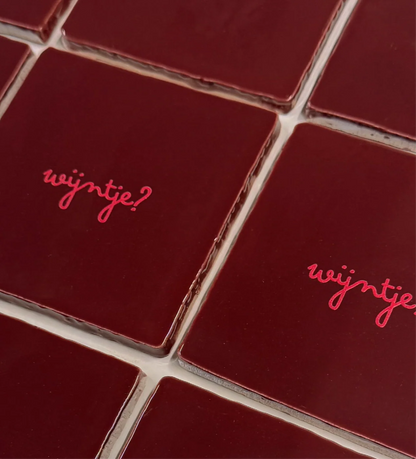 Label2X | Tegeltje Wijntje?