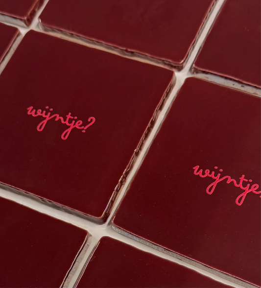 Label2X | Tegeltje Wijntje?