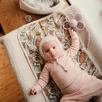Mushie | Bijtspeeltje met rammelaar Daisy lila