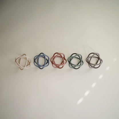 Mushie | Bijtspeeltje bal oud roze