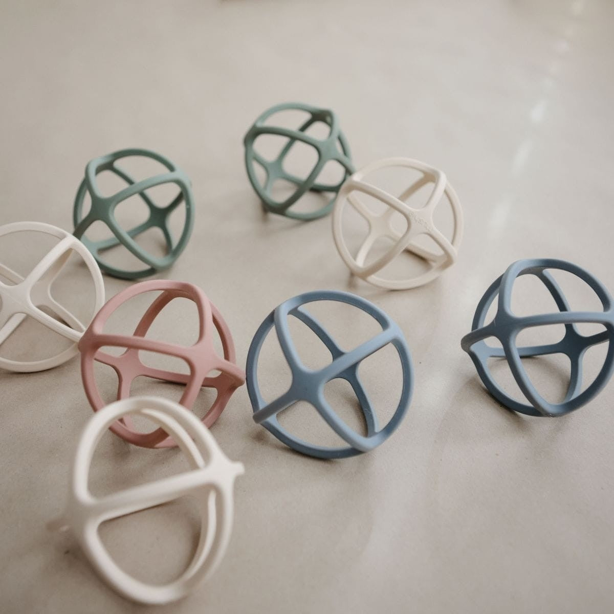 Mushie | Bijtspeeltje bal zand