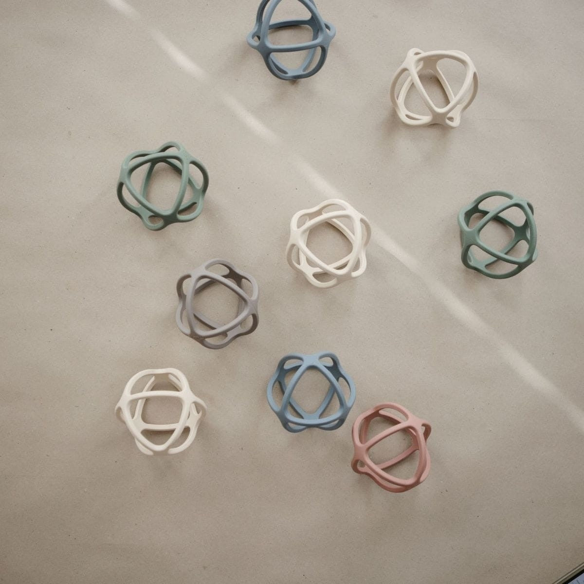 Mushie | Bijtspeeltje bal zand