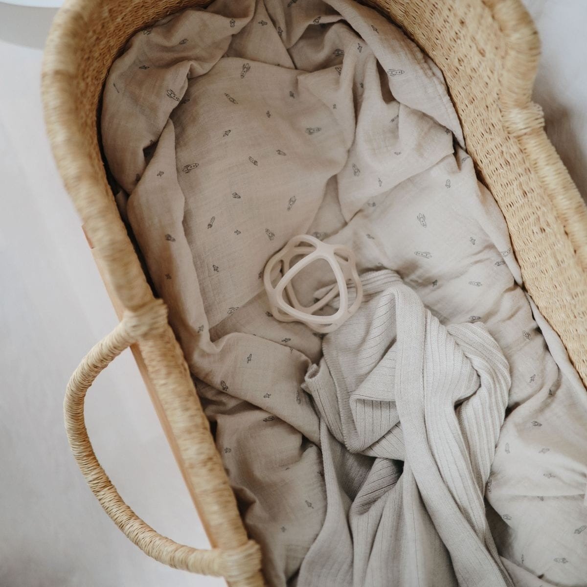 Mushie | Bijtspeeltje bal zand