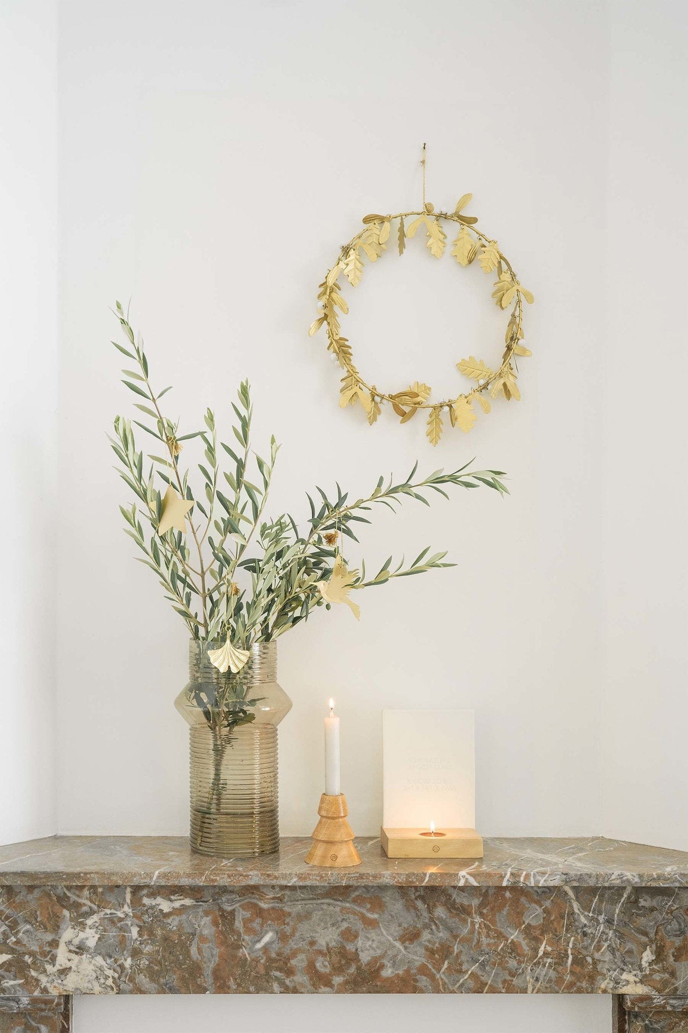 Zusss | Metalen krans met blaadjes d30cm goud